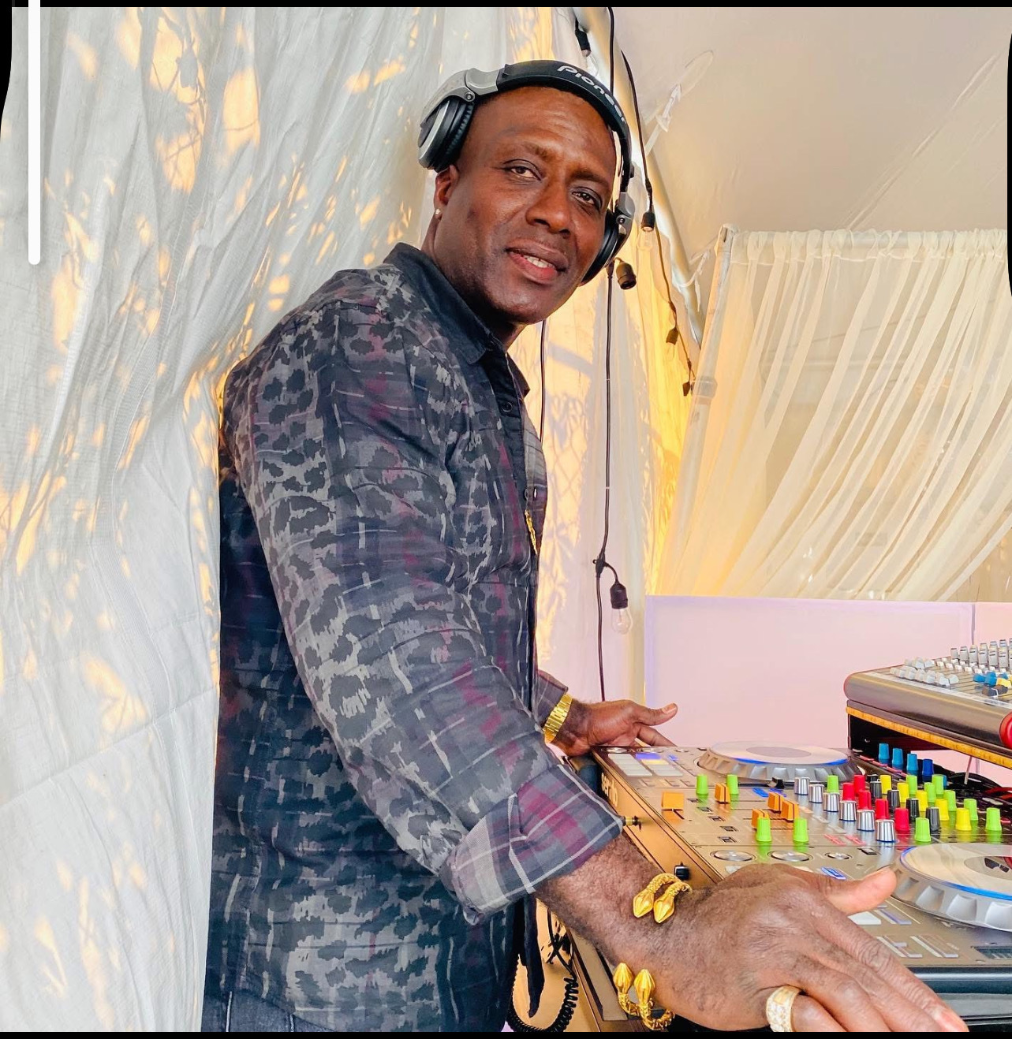 DJ EEZYE
